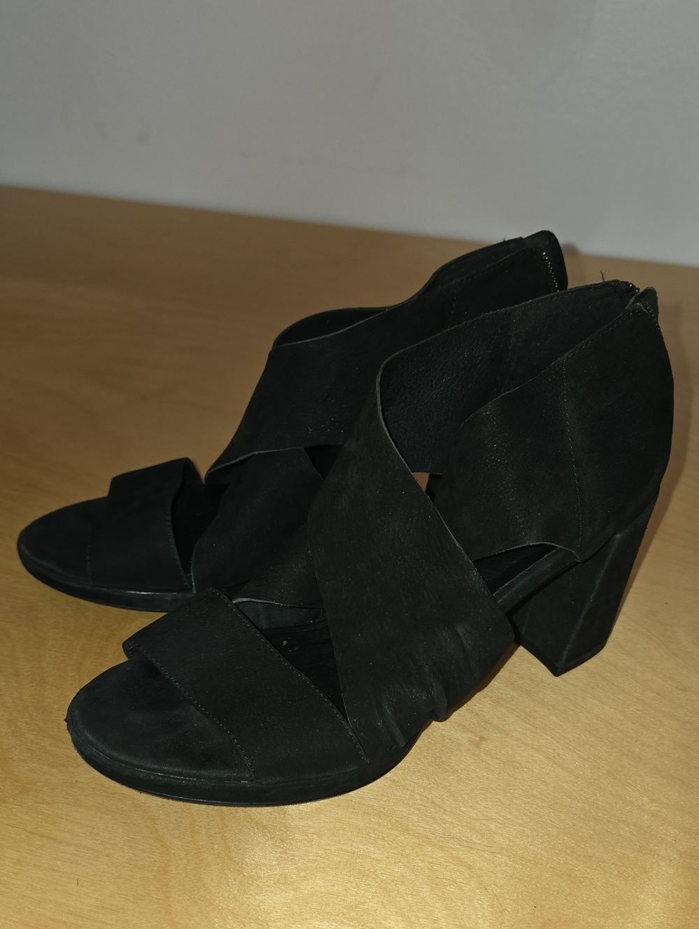 Women's Black Suede Crisscross Block Heel Sandals